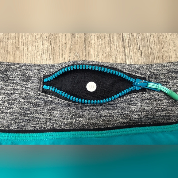 Women's Lululemon Speed Shorts-Size 10 - Picture 5 of 7